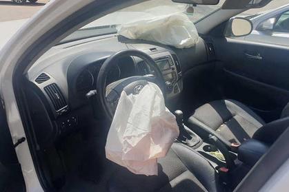 Compra y venta de coches siniestrados.