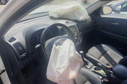 Compra y venta de coches siniestrados.