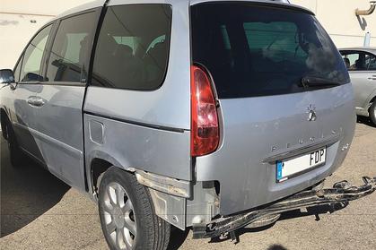 Compra y venta de coches siniestrados.