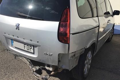 Compra y venta de coches rotos.