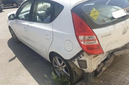 Compra y venta de coches rotos.