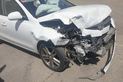 Compra y venta de coches siniestrados.